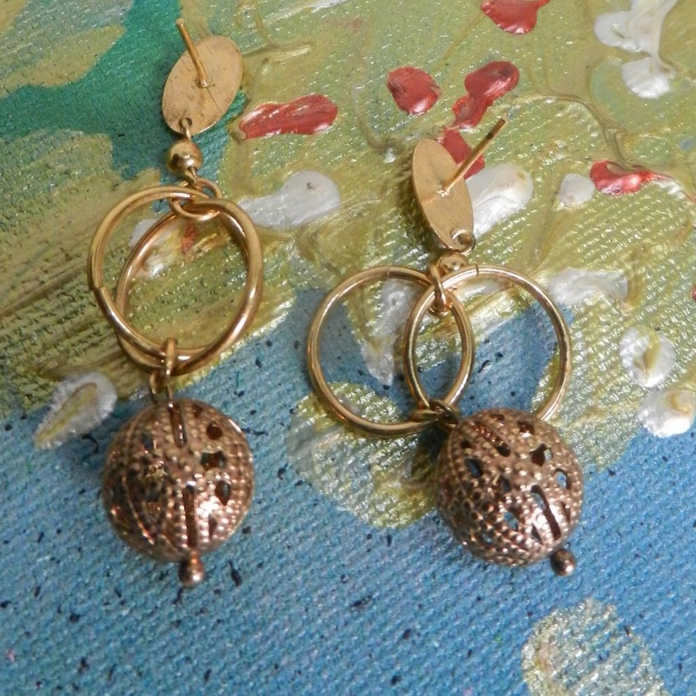 Filigreed gold chandelier pierced earrings gold tone drop and dangle Victorian - Picture 9 of 13